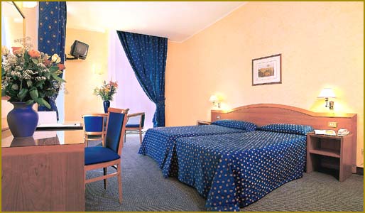 Hotel MArconi Roma fotocamera.jpg